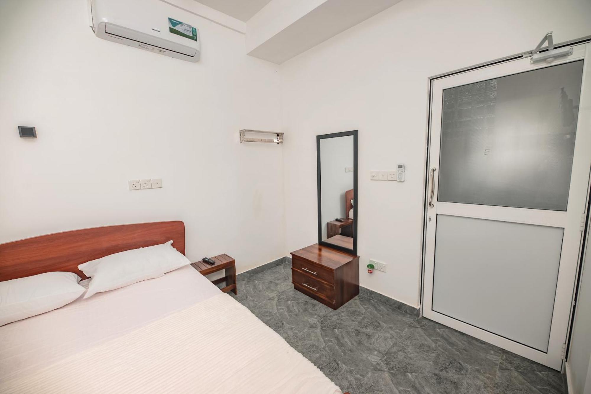 Hotel Nnr Wattala Extérieur photo