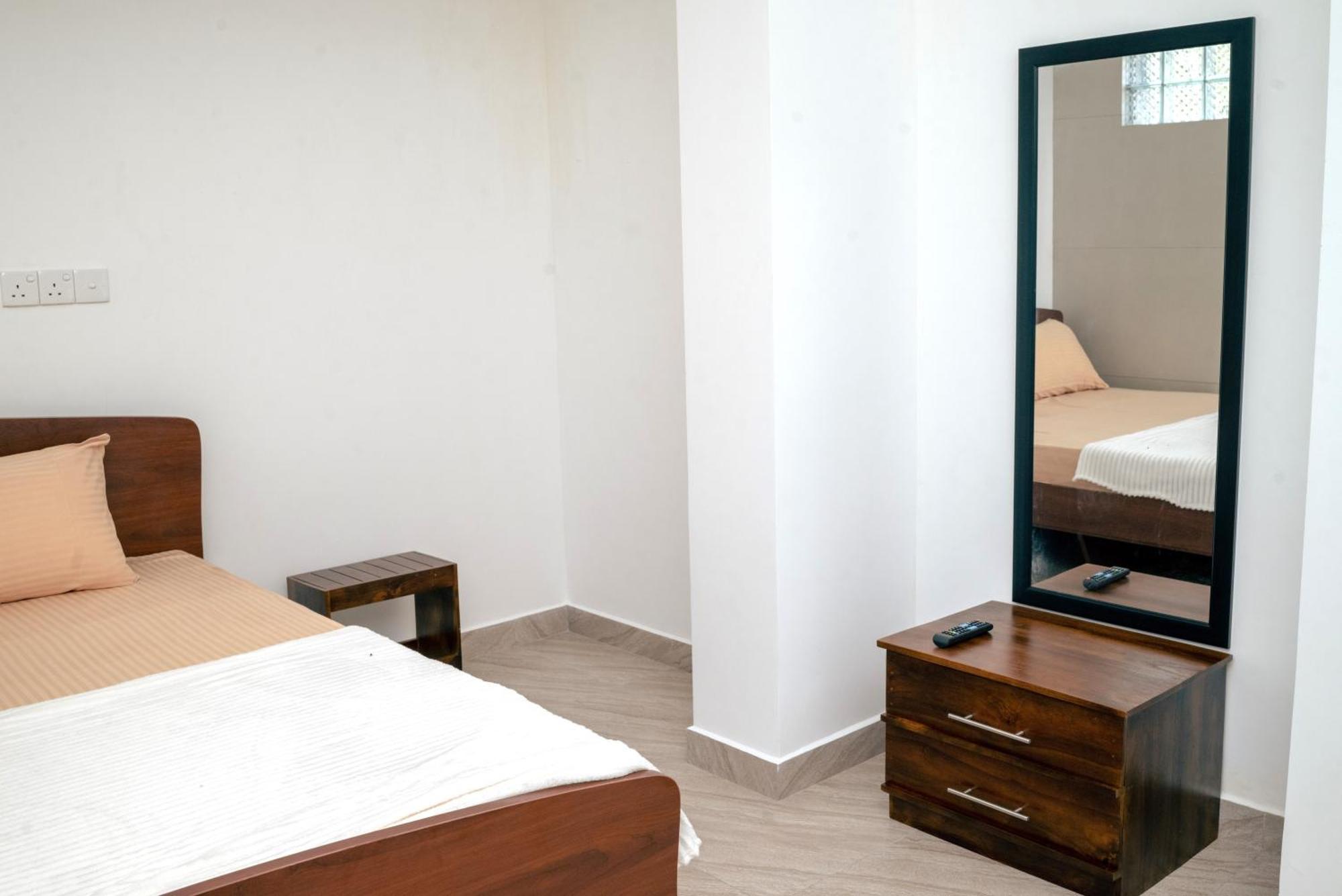 Hotel Nnr Wattala Extérieur photo